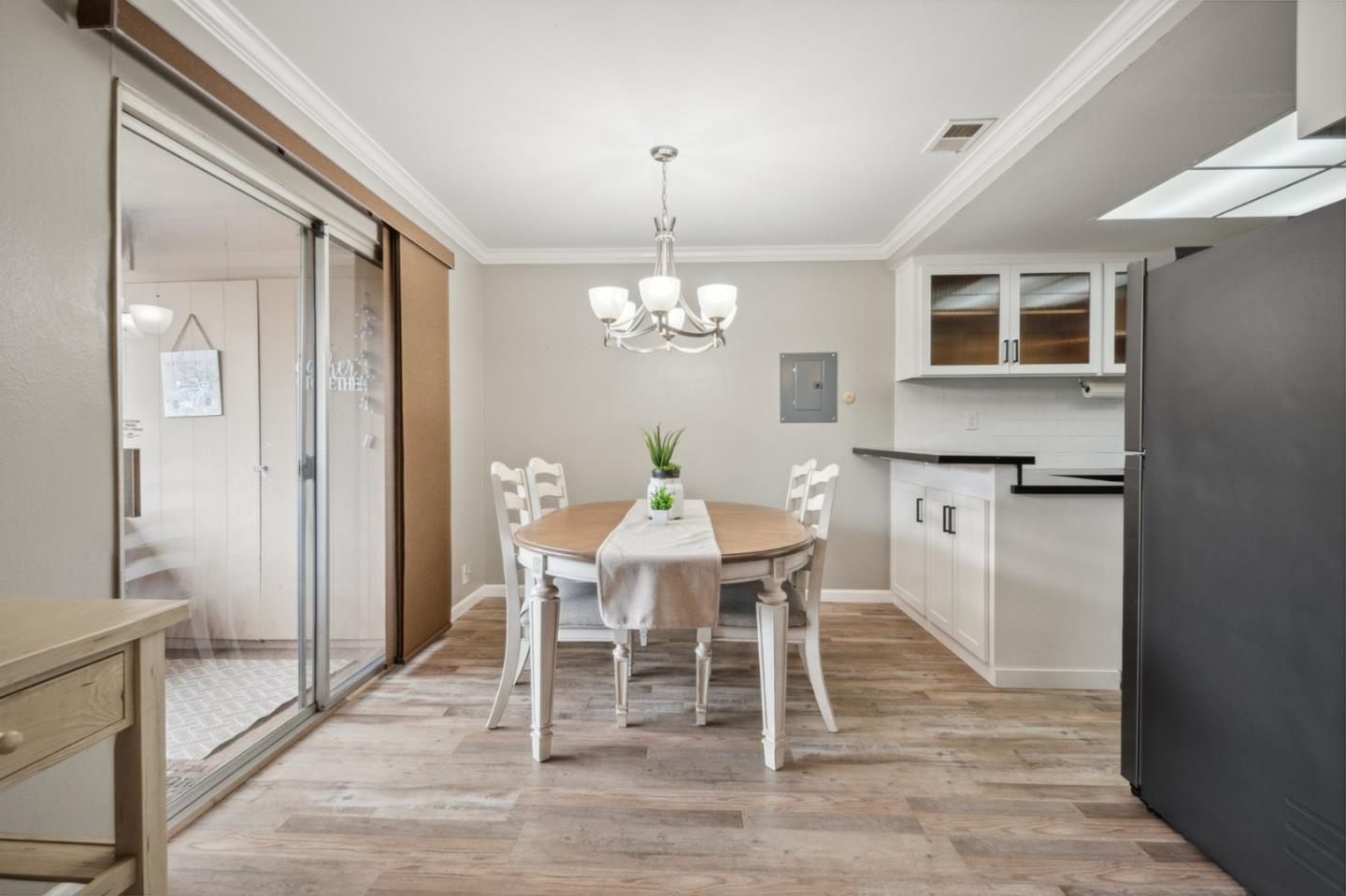 Detail Gallery Image 4 of 15 For 550 Toyon Ave #4,  San Jose,  CA 95127 - 2 Beds | 2 Baths