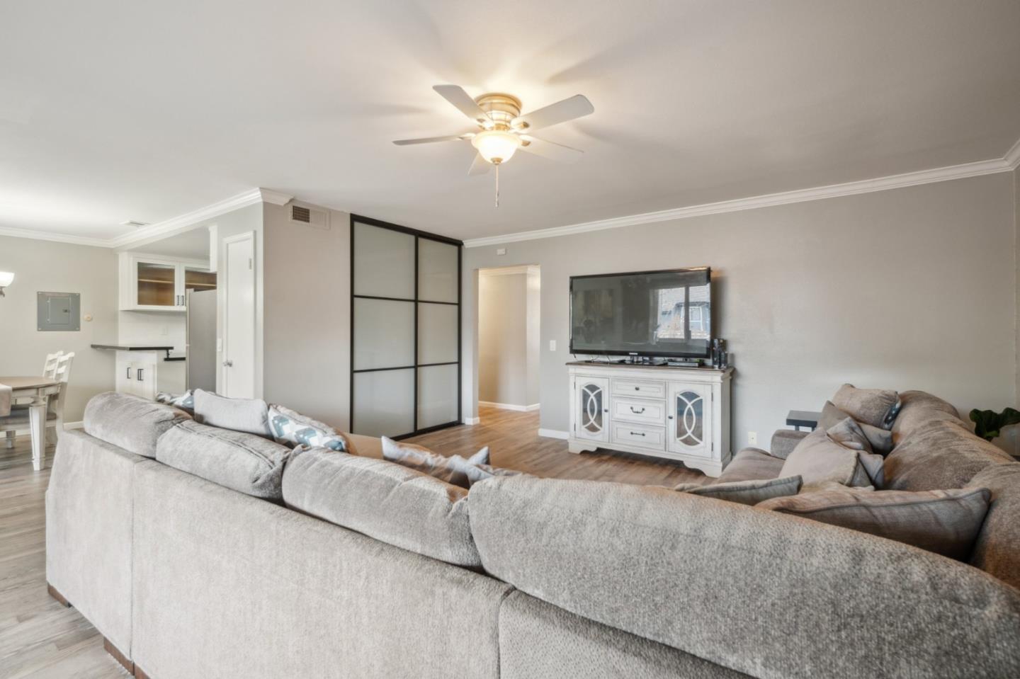 Detail Gallery Image 5 of 15 For 550 Toyon Ave #4,  San Jose,  CA 95127 - 2 Beds | 2 Baths
