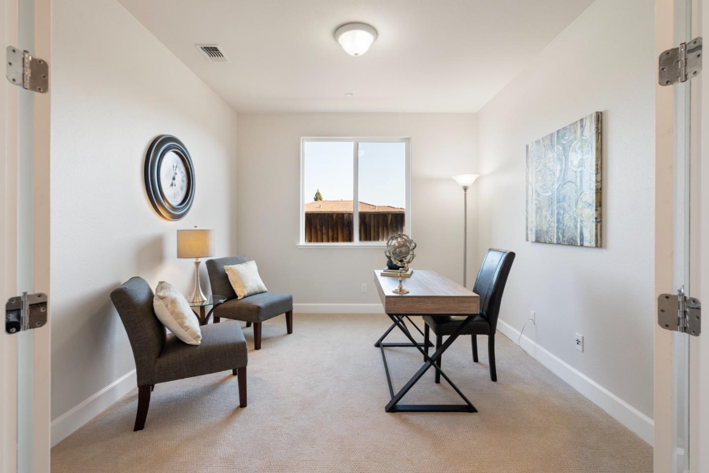 Detail Gallery Image 11 of 35 For 681 Segovia Dr, Hollister,  CA 95023 - 3 Beds | 3 Baths