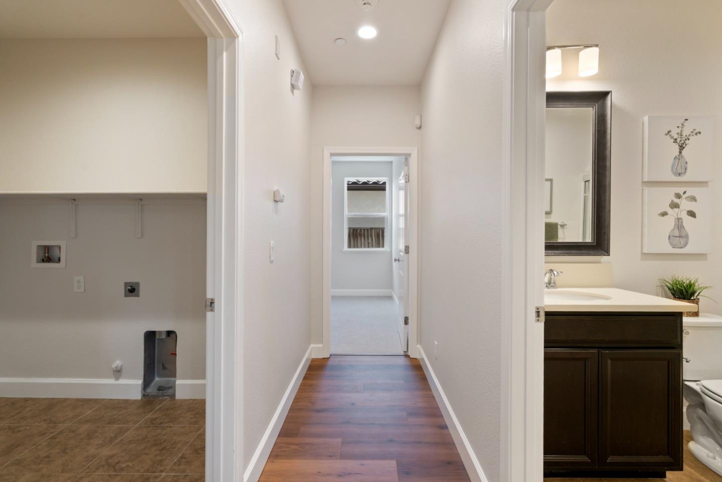 Detail Gallery Image 13 of 35 For 681 Segovia Dr, Hollister,  CA 95023 - 3 Beds | 3 Baths