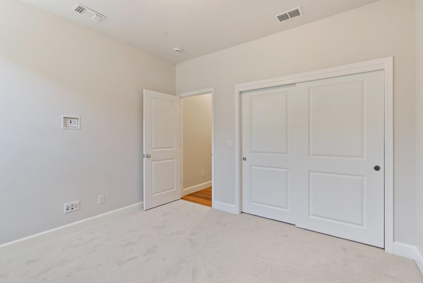 Detail Gallery Image 17 of 35 For 681 Segovia Dr, Hollister,  CA 95023 - 3 Beds | 3 Baths