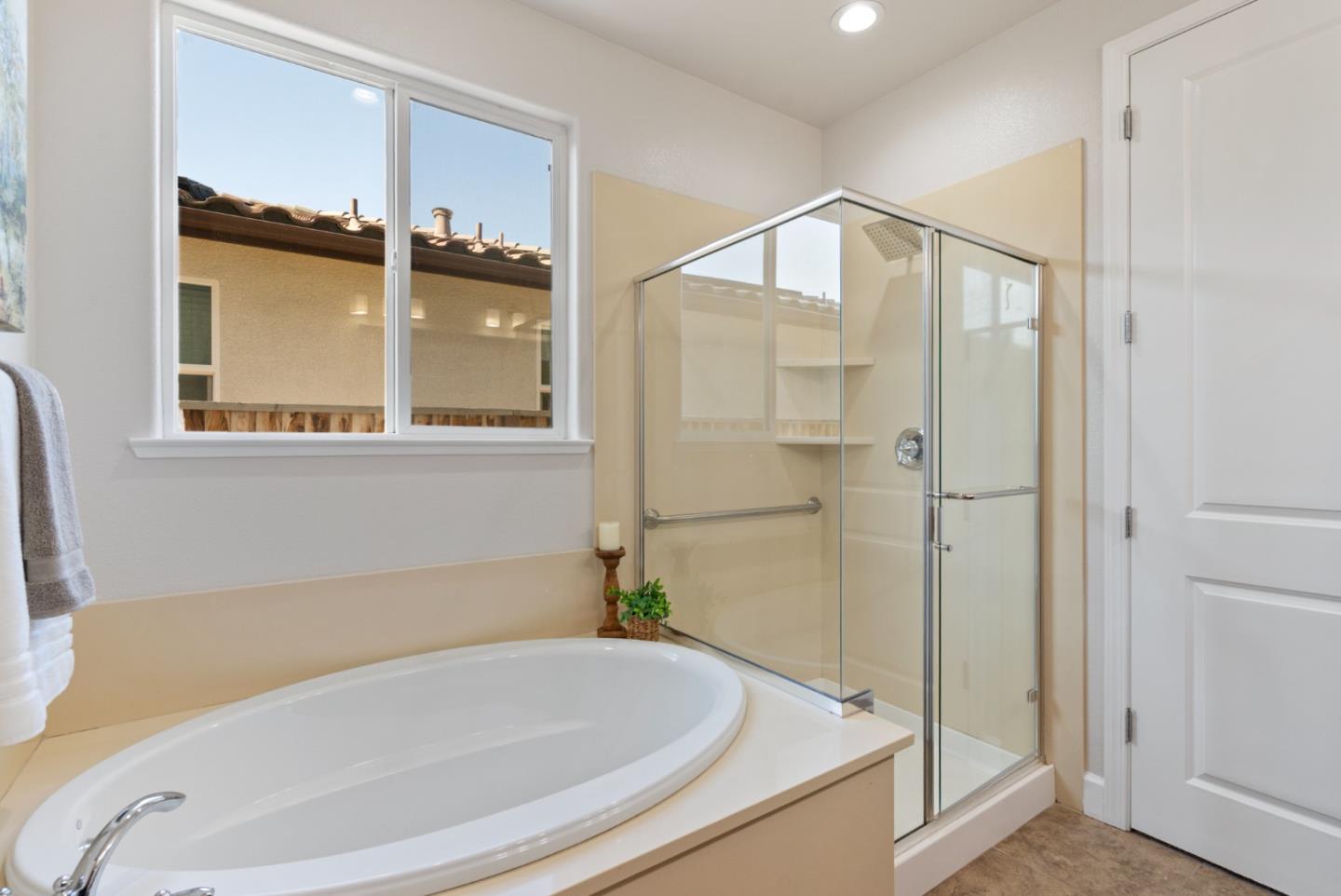 Detail Gallery Image 30 of 35 For 681 Segovia Dr, Hollister,  CA 95023 - 3 Beds | 3 Baths
