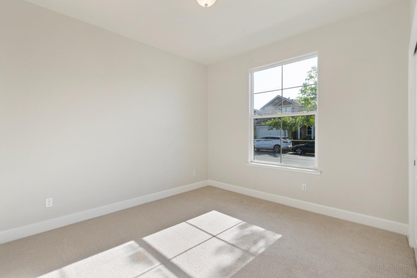 Detail Gallery Image 7 of 35 For 681 Segovia Dr, Hollister,  CA 95023 - 3 Beds | 3 Baths