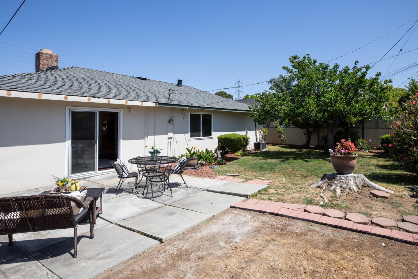 Detail Gallery Image 15 of 20 For 2927 La Jolla Ave, San Jose,  CA 95124 - 3 Beds | 2 Baths