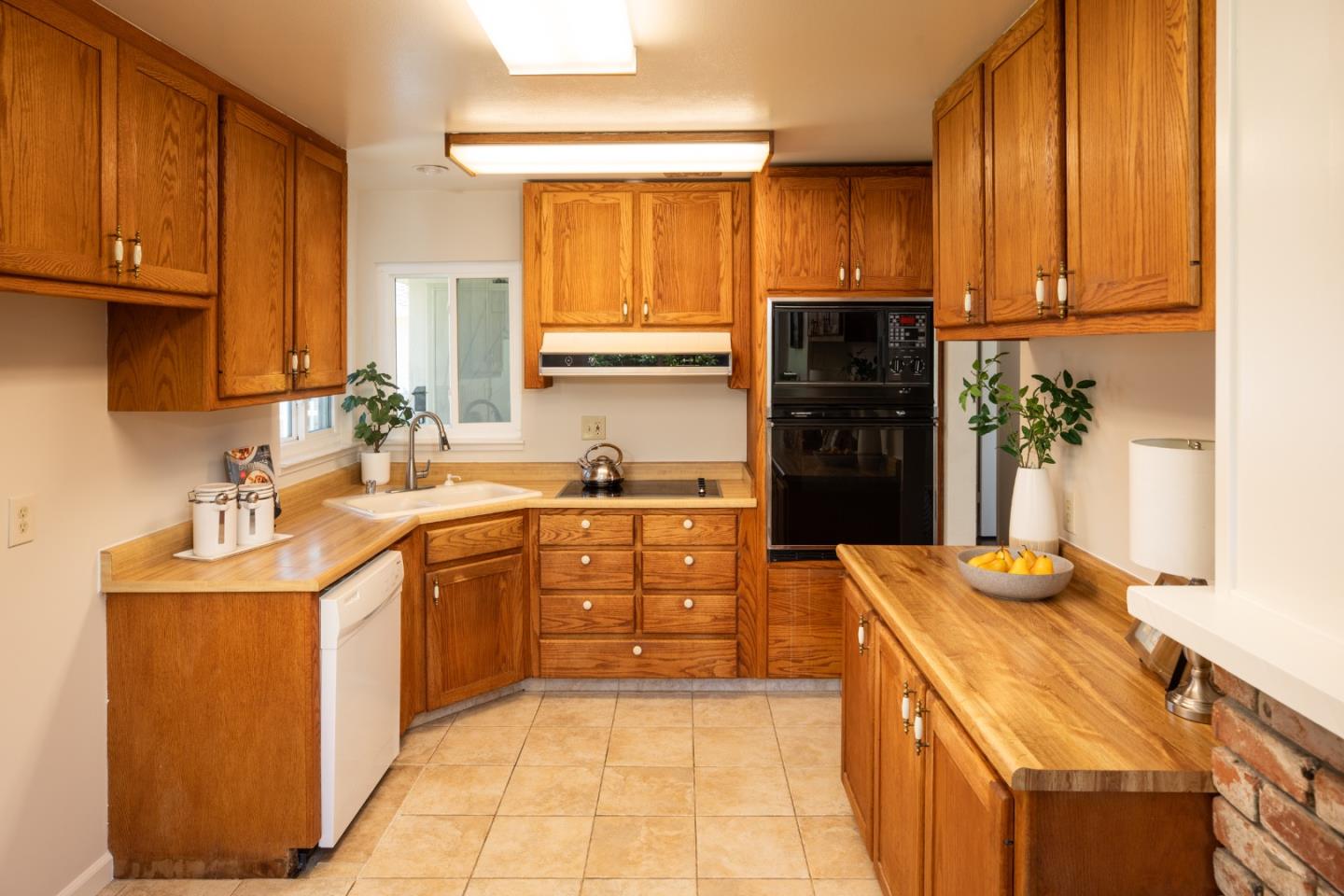 Detail Gallery Image 4 of 20 For 2927 La Jolla Ave, San Jose,  CA 95124 - 3 Beds | 2 Baths