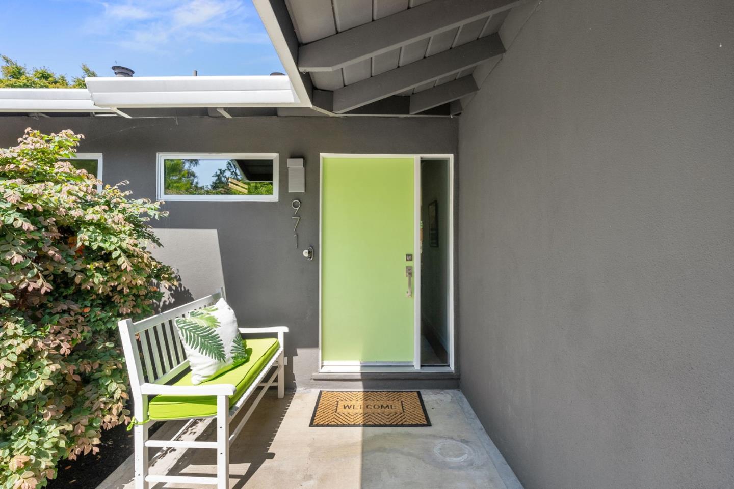 Detail Gallery Image 4 of 59 For 971 Delbert Way, San Jose,  CA 95126 - 3 Beds | 2 Baths