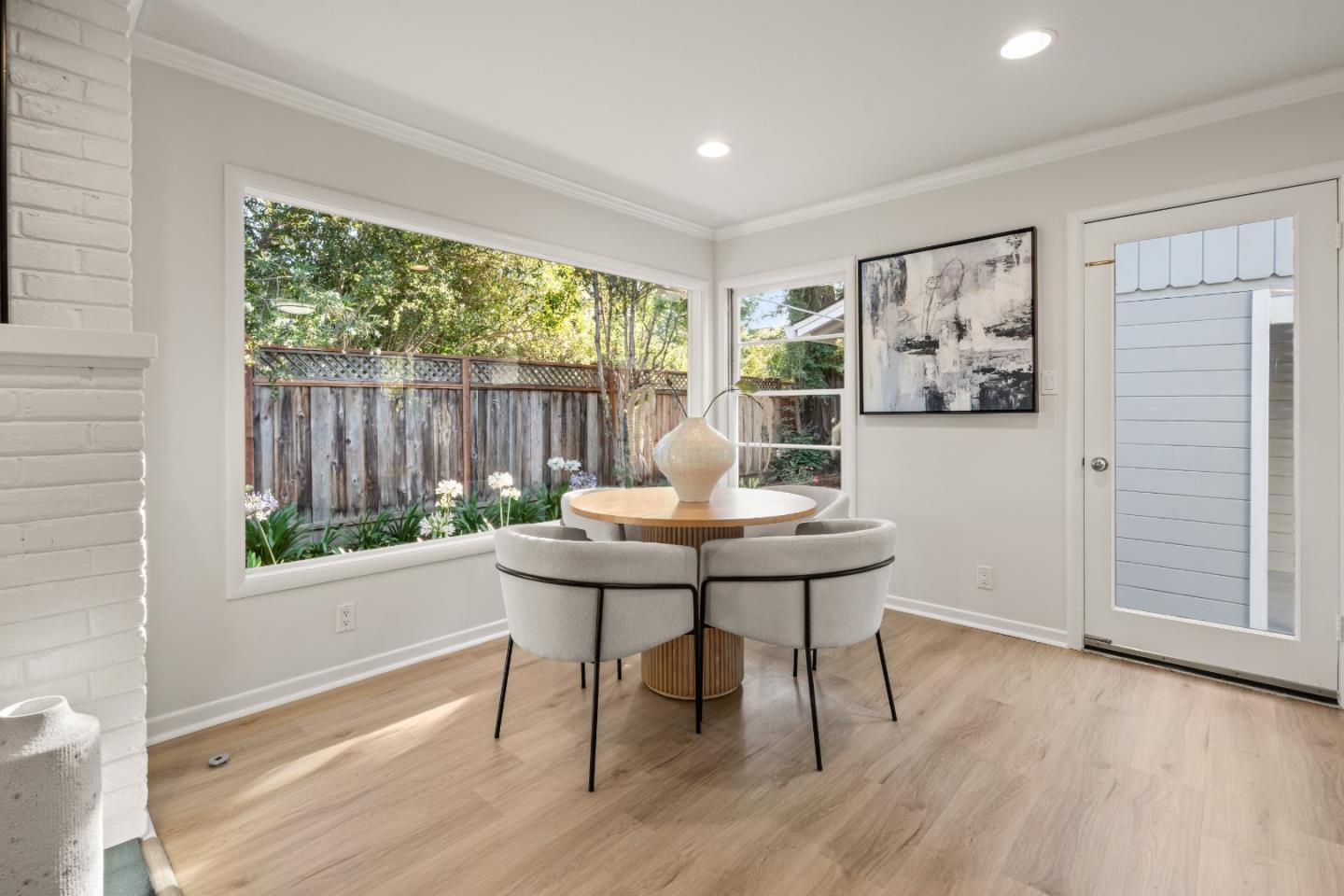 Detail Gallery Image 12 of 75 For 332 Camino Al Lago, Menlo Park,  CA 94027 - 3 Beds | 2 Baths