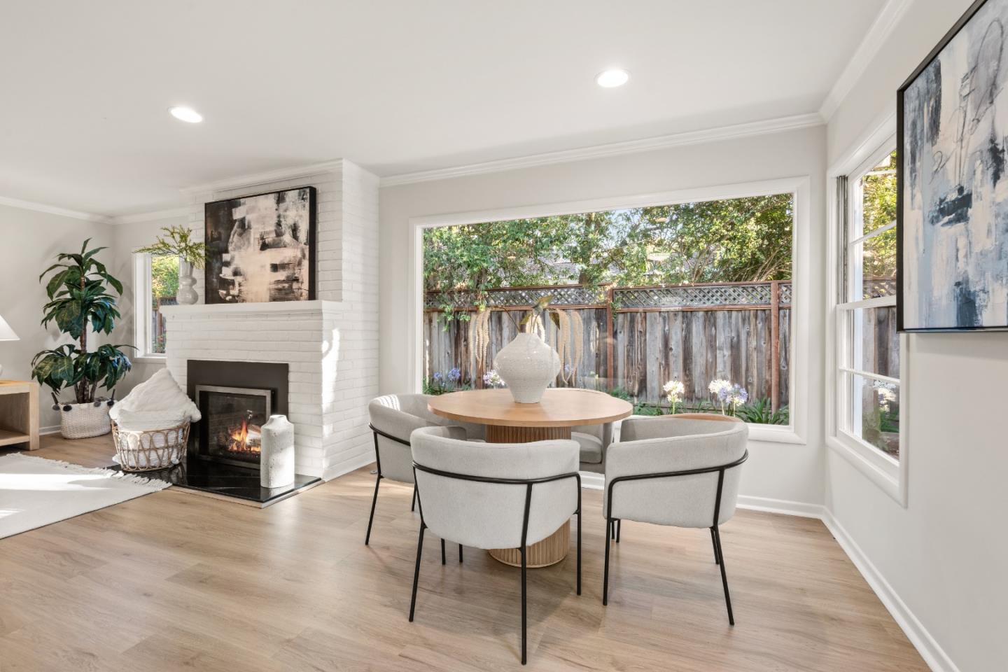 Detail Gallery Image 14 of 75 For 332 Camino Al Lago, Menlo Park,  CA 94027 - 3 Beds | 2 Baths