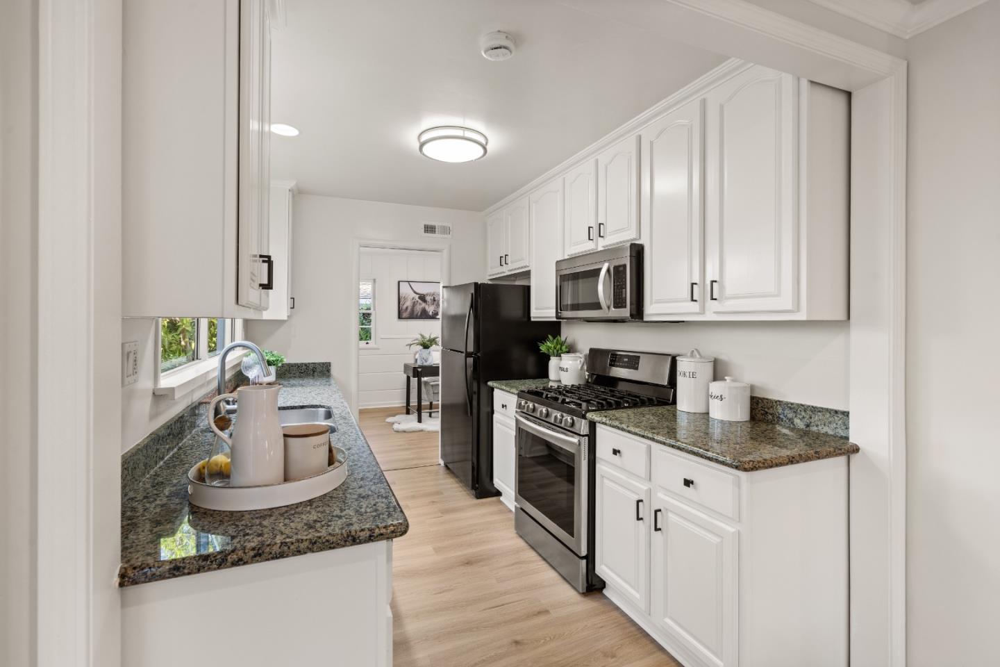Detail Gallery Image 16 of 75 For 332 Camino Al Lago, Menlo Park,  CA 94027 - 3 Beds | 2 Baths