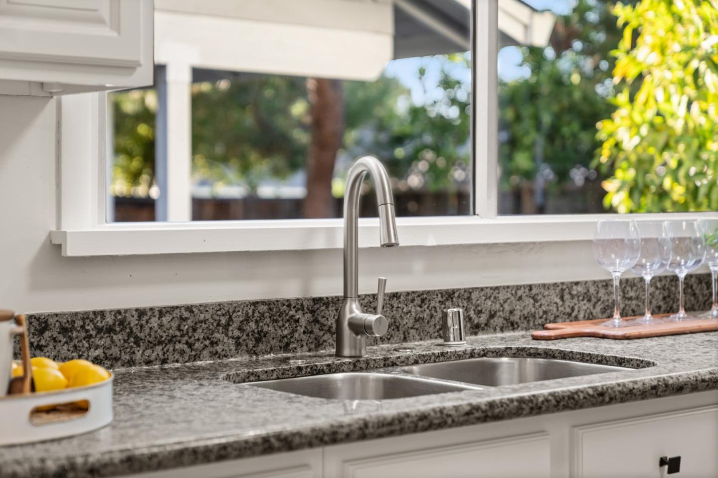 Detail Gallery Image 18 of 75 For 332 Camino Al Lago, Menlo Park,  CA 94027 - 3 Beds | 2 Baths