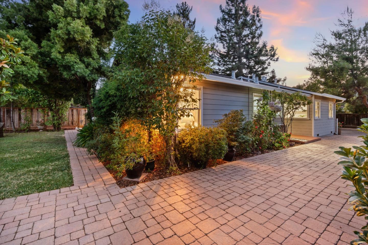 Detail Gallery Image 2 of 75 For 332 Camino Al Lago, Menlo Park,  CA 94027 - 3 Beds | 2 Baths