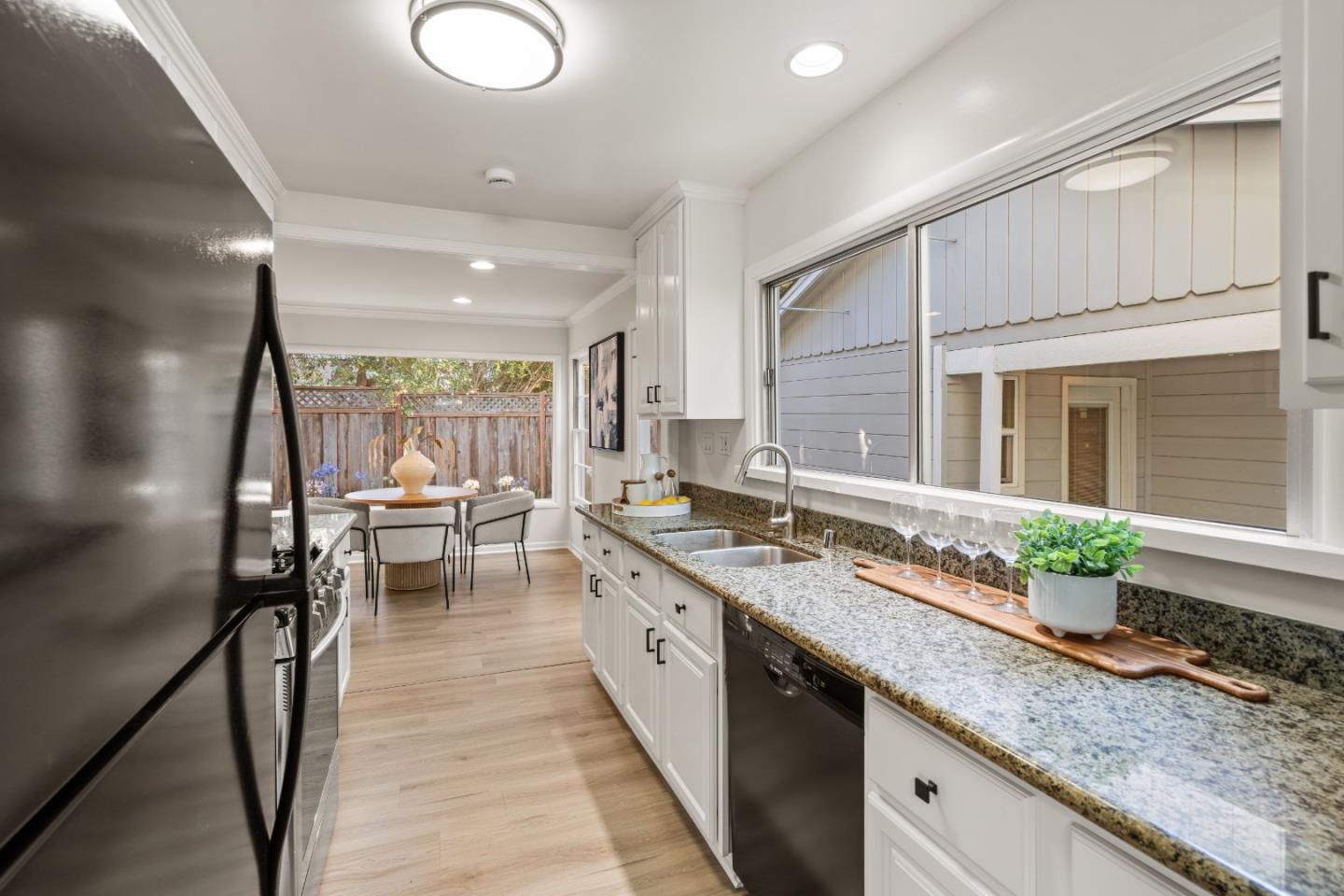 Detail Gallery Image 20 of 75 For 332 Camino Al Lago, Menlo Park,  CA 94027 - 3 Beds | 2 Baths