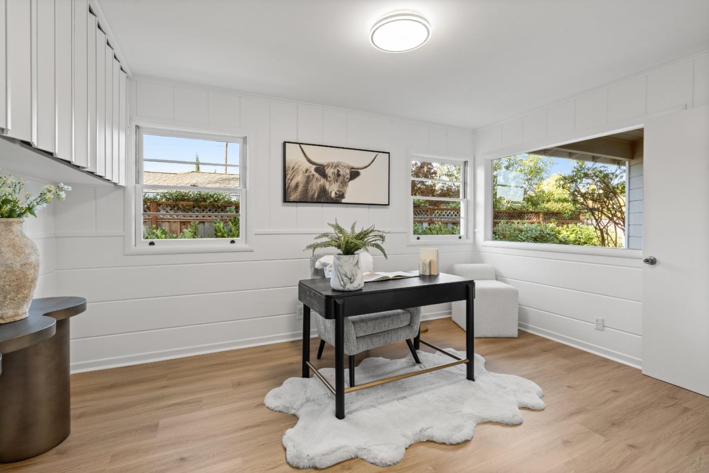 Detail Gallery Image 22 of 75 For 332 Camino Al Lago, Menlo Park,  CA 94027 - 3 Beds | 2 Baths