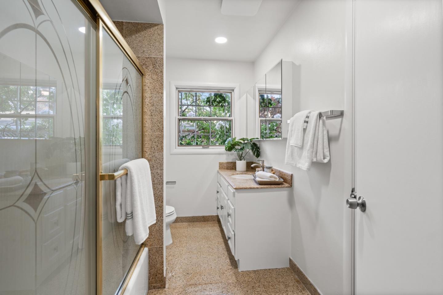Detail Gallery Image 29 of 75 For 332 Camino Al Lago, Menlo Park,  CA 94027 - 3 Beds | 2 Baths