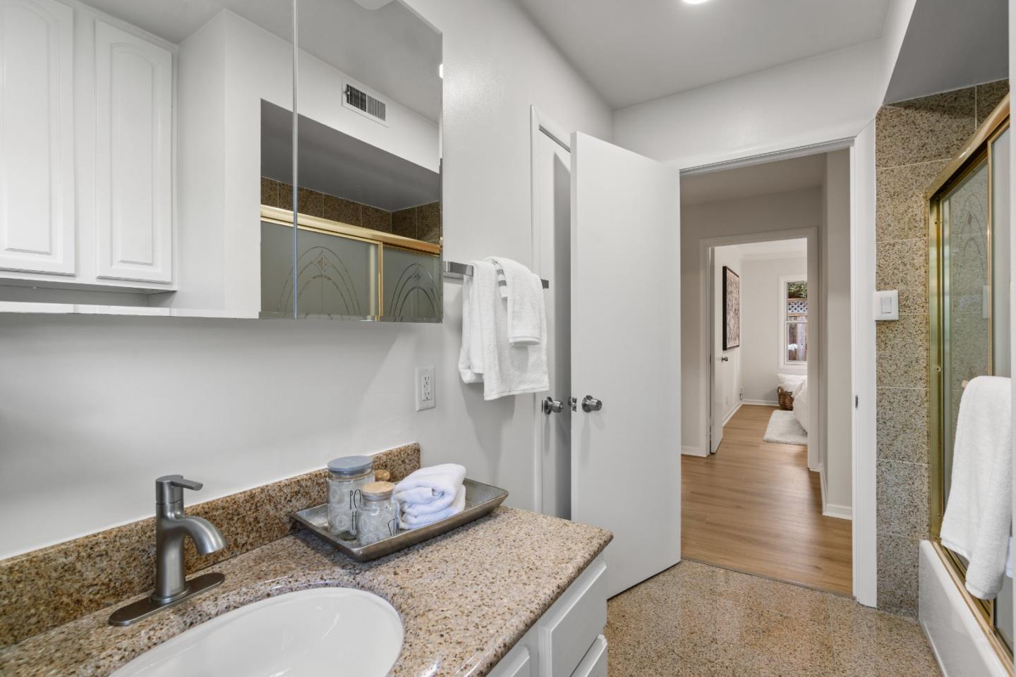 Detail Gallery Image 30 of 75 For 332 Camino Al Lago, Menlo Park,  CA 94027 - 3 Beds | 2 Baths