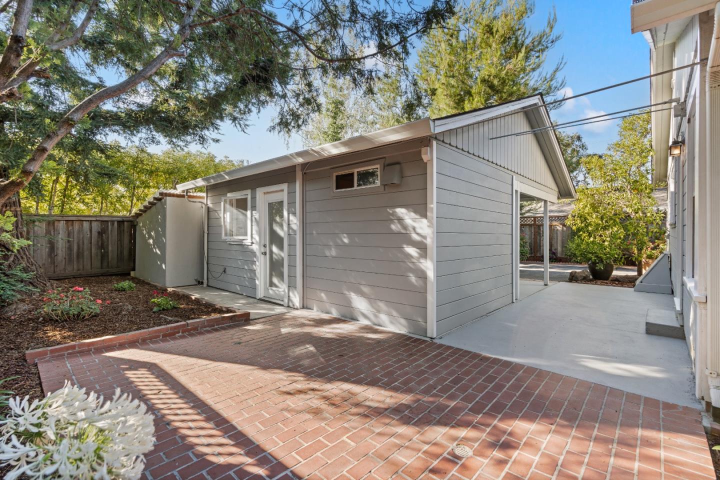 Detail Gallery Image 44 of 75 For 332 Camino Al Lago, Menlo Park,  CA 94027 - 3 Beds | 2 Baths