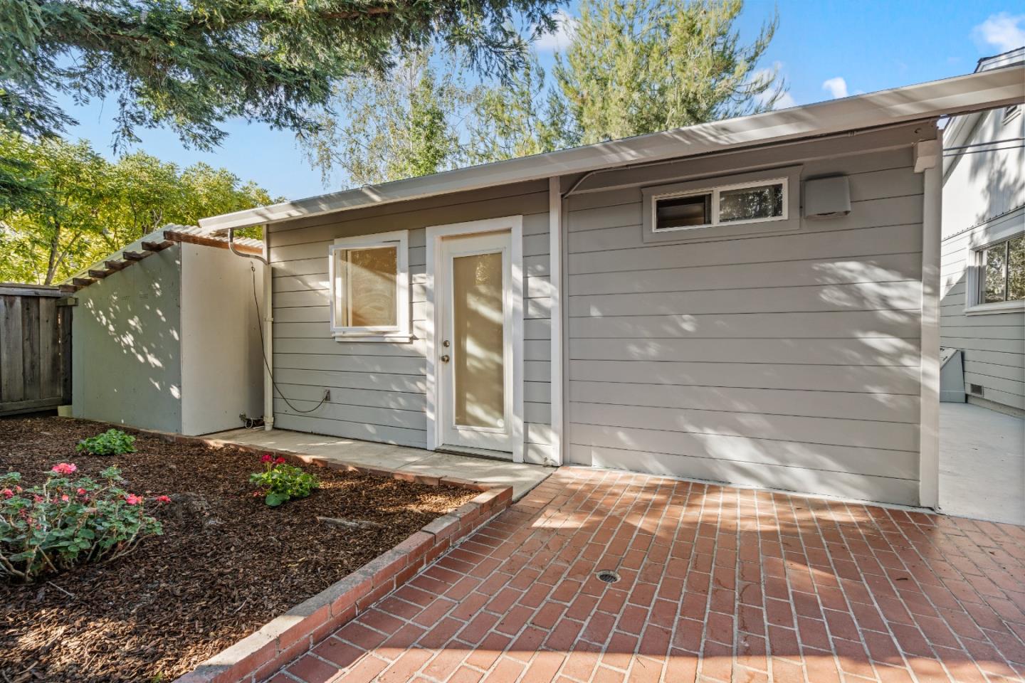Detail Gallery Image 45 of 75 For 332 Camino Al Lago, Menlo Park,  CA 94027 - 3 Beds | 2 Baths