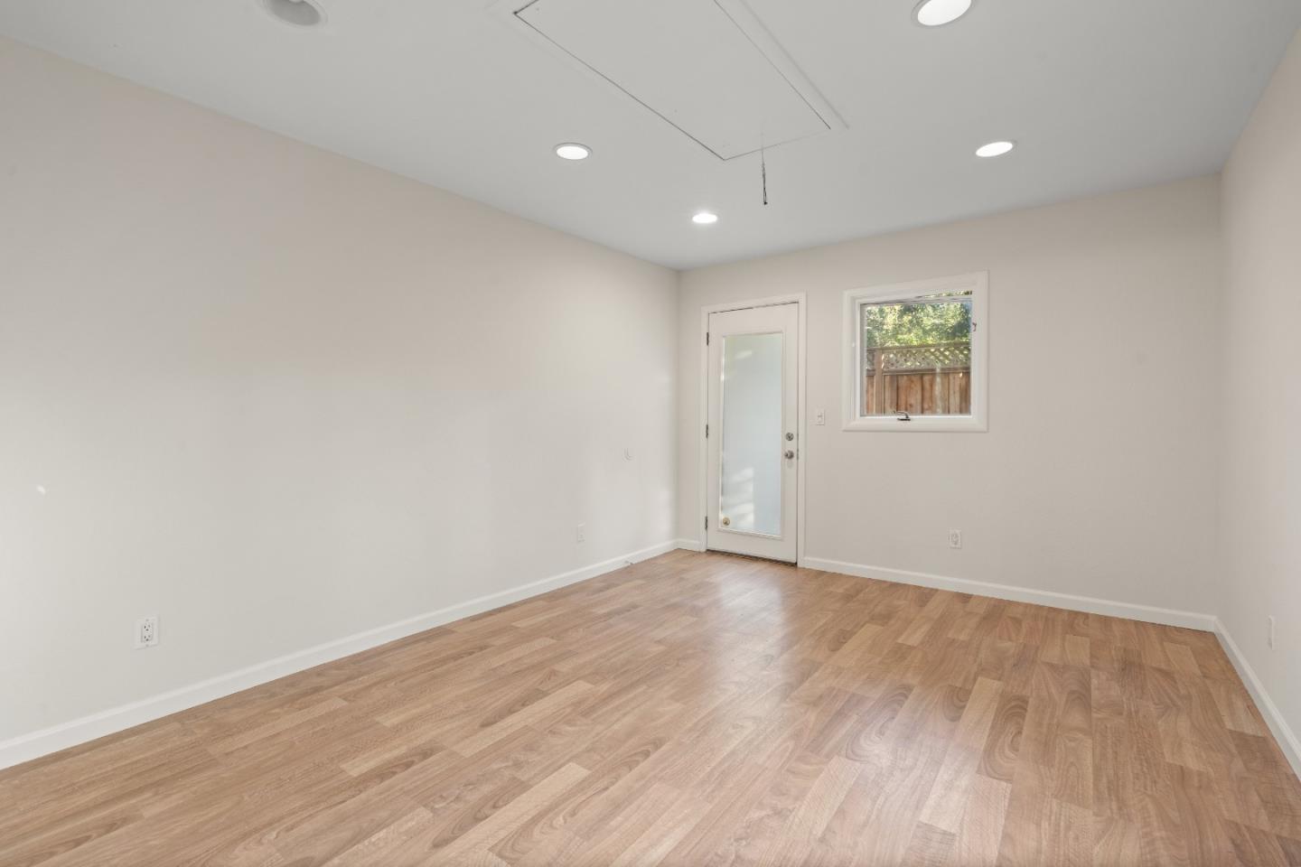 Detail Gallery Image 48 of 75 For 332 Camino Al Lago, Menlo Park,  CA 94027 - 3 Beds | 2 Baths