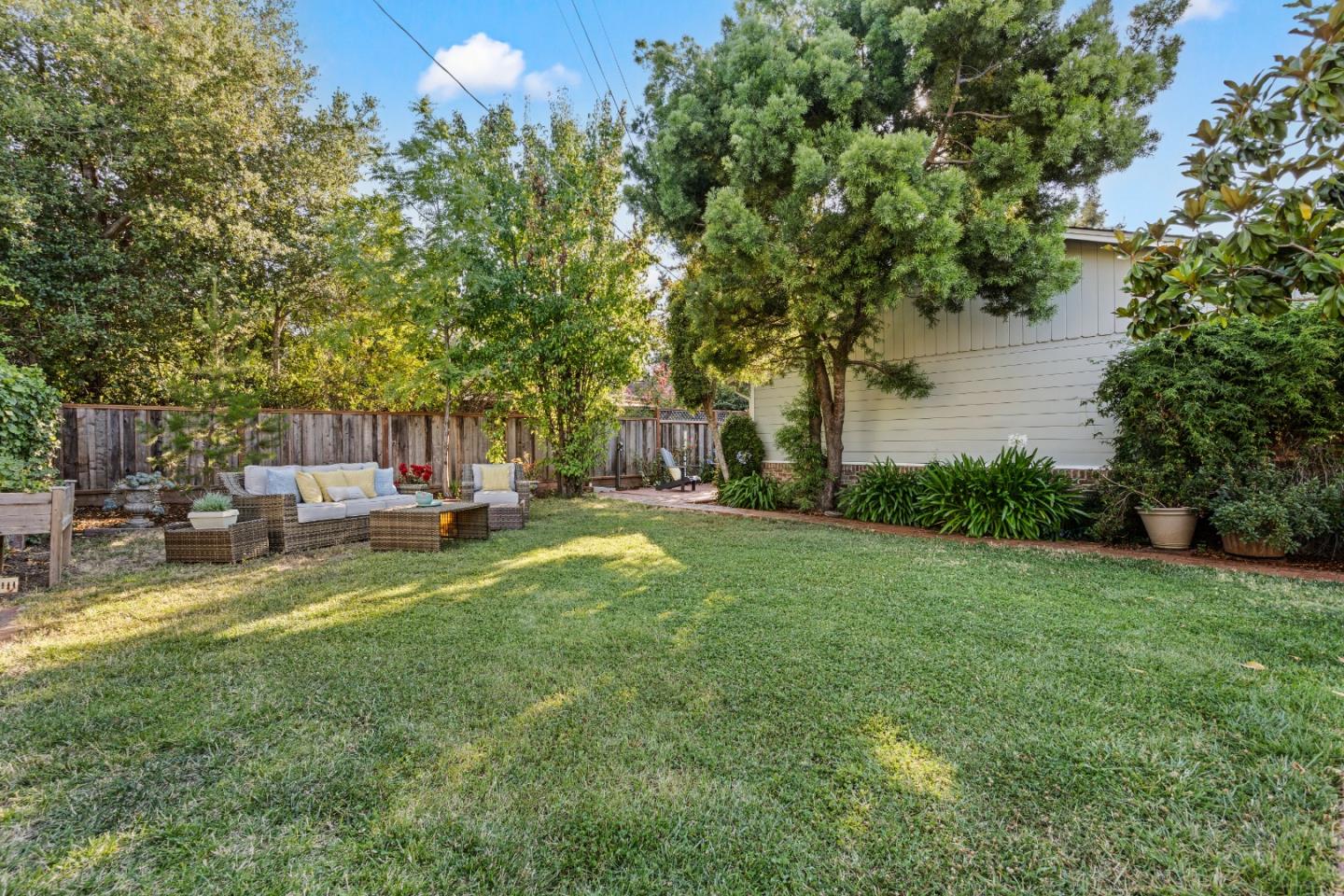 Detail Gallery Image 55 of 75 For 332 Camino Al Lago, Menlo Park,  CA 94027 - 3 Beds | 2 Baths