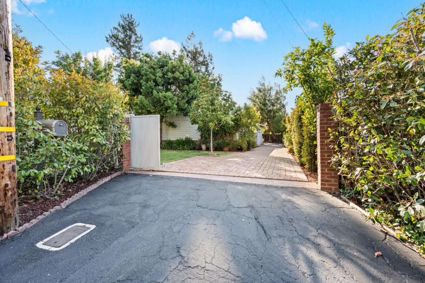 Detail Gallery Image 60 of 75 For 332 Camino Al Lago, Menlo Park,  CA 94027 - 3 Beds | 2 Baths