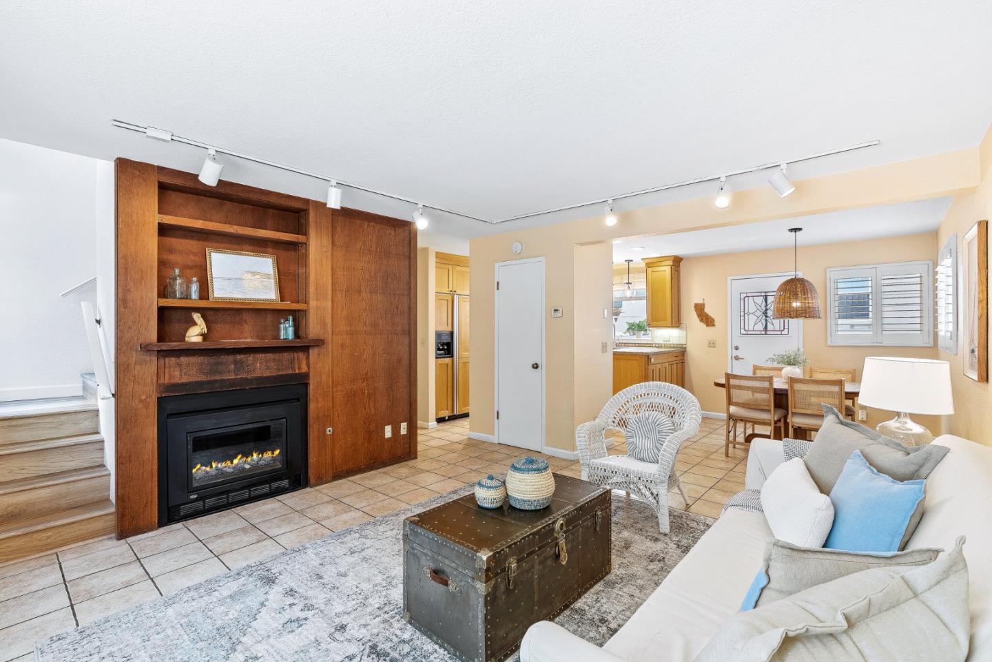 Detail Gallery Image 10 of 31 For 303 Cherry Ave, Capitola,  CA 95010 - 3 Beds | 2/1 Baths