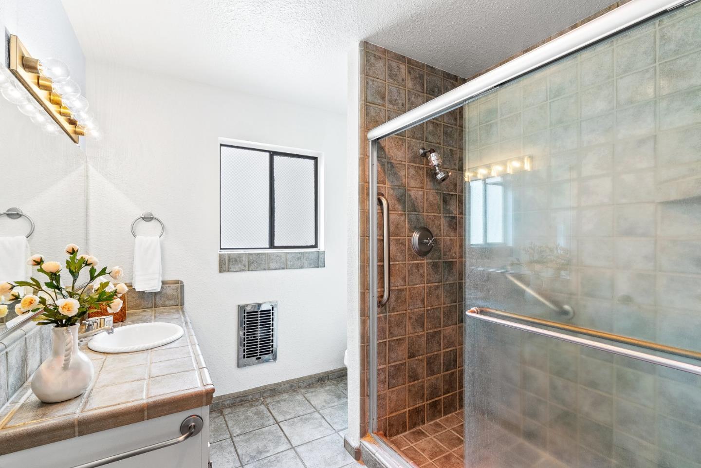 Detail Gallery Image 13 of 31 For 303 Cherry Ave, Capitola,  CA 95010 - 3 Beds | 2/1 Baths