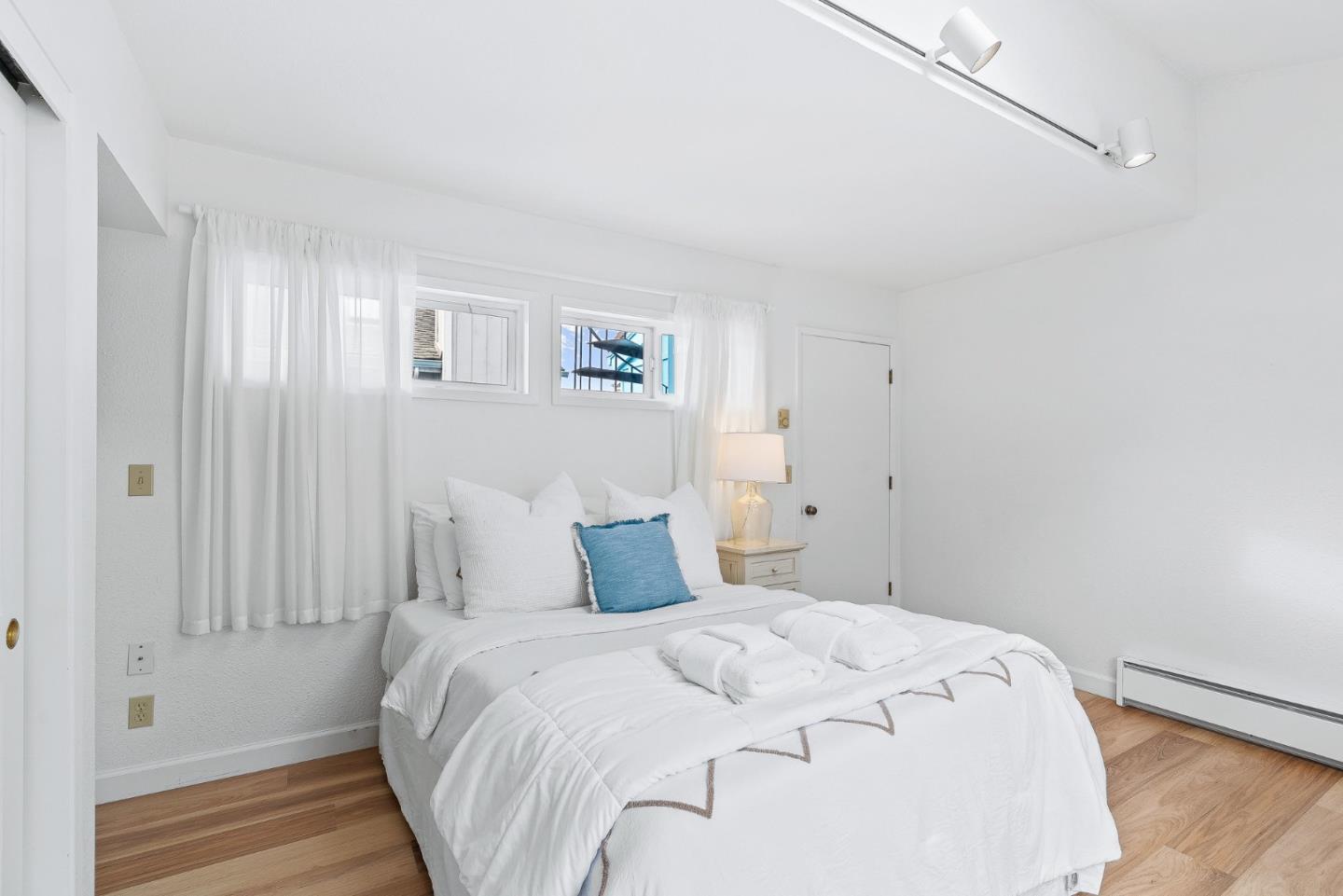 Detail Gallery Image 15 of 31 For 303 Cherry Ave, Capitola,  CA 95010 - 3 Beds | 2/1 Baths