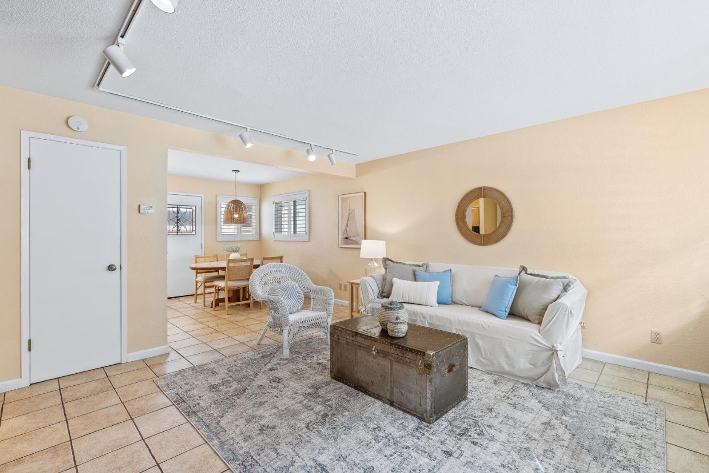 Detail Gallery Image 4 of 31 For 303 Cherry Ave, Capitola,  CA 95010 - 3 Beds | 2/1 Baths
