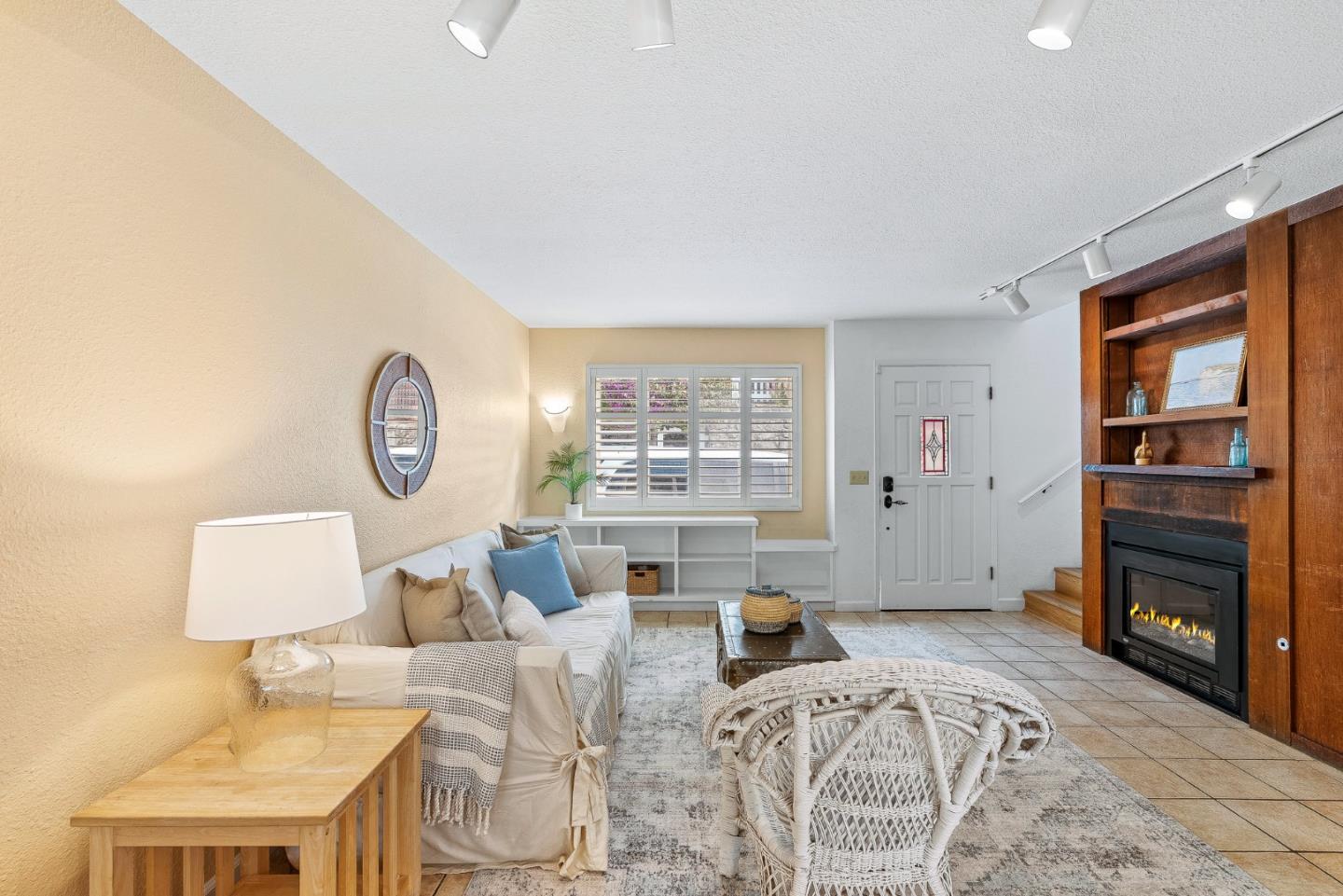 Detail Gallery Image 5 of 31 For 303 Cherry Ave, Capitola,  CA 95010 - 3 Beds | 2/1 Baths