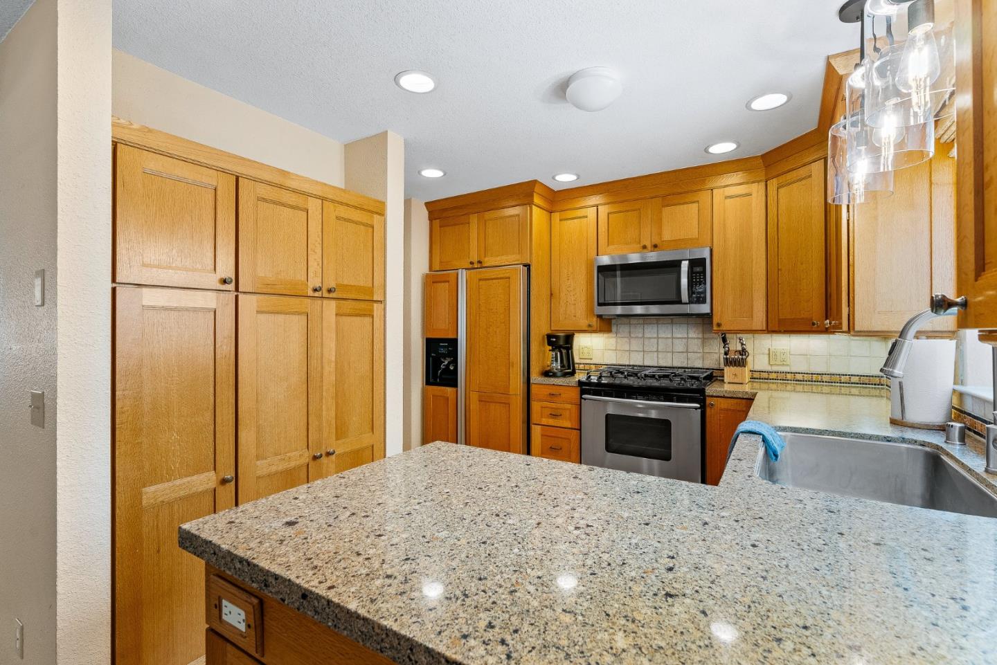 Detail Gallery Image 8 of 31 For 303 Cherry Ave, Capitola,  CA 95010 - 3 Beds | 2/1 Baths