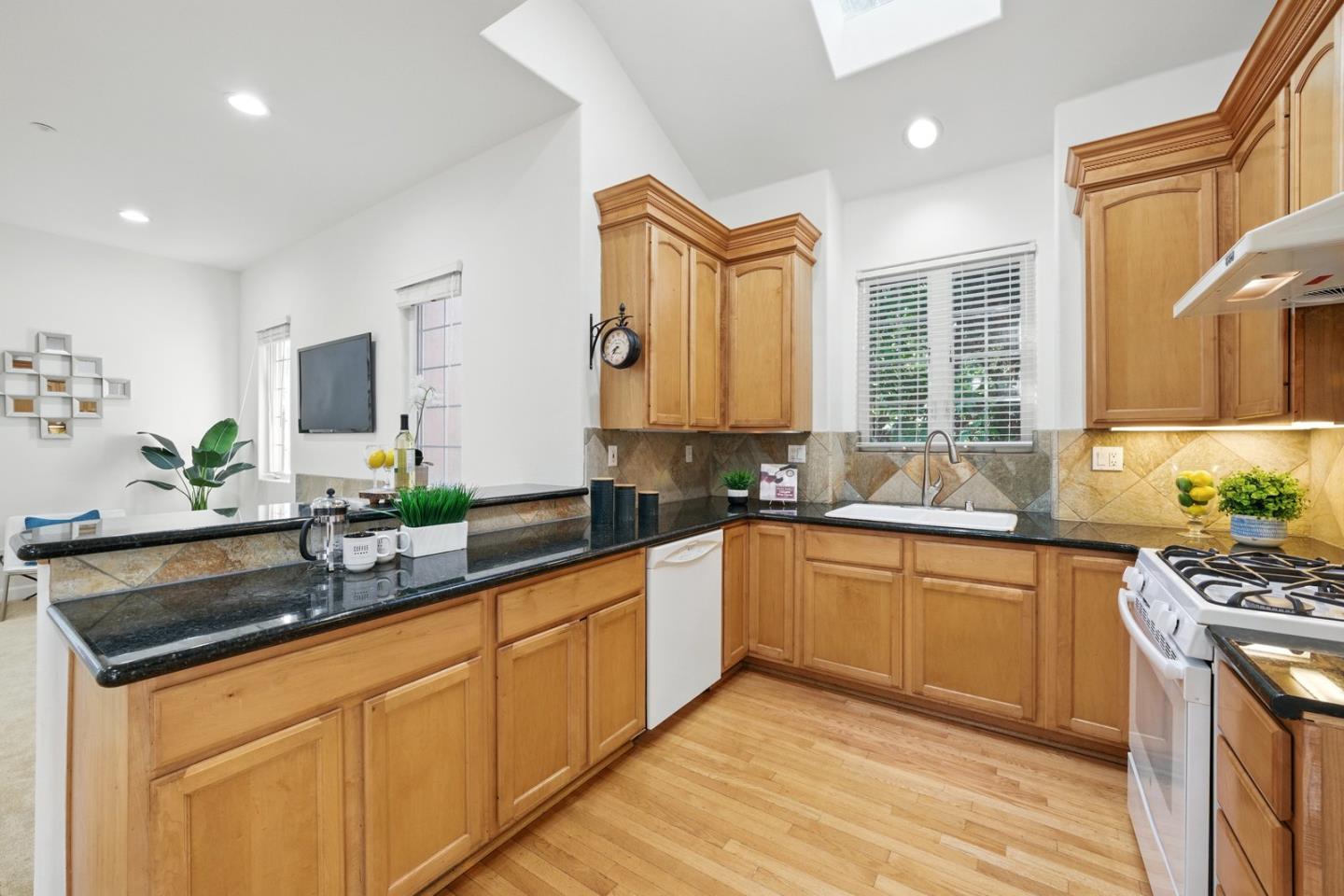 Detail Gallery Image 7 of 30 For 1729 Bucknall Rd, Campbell,  CA 95008 - 4 Beds | 2/1 Baths