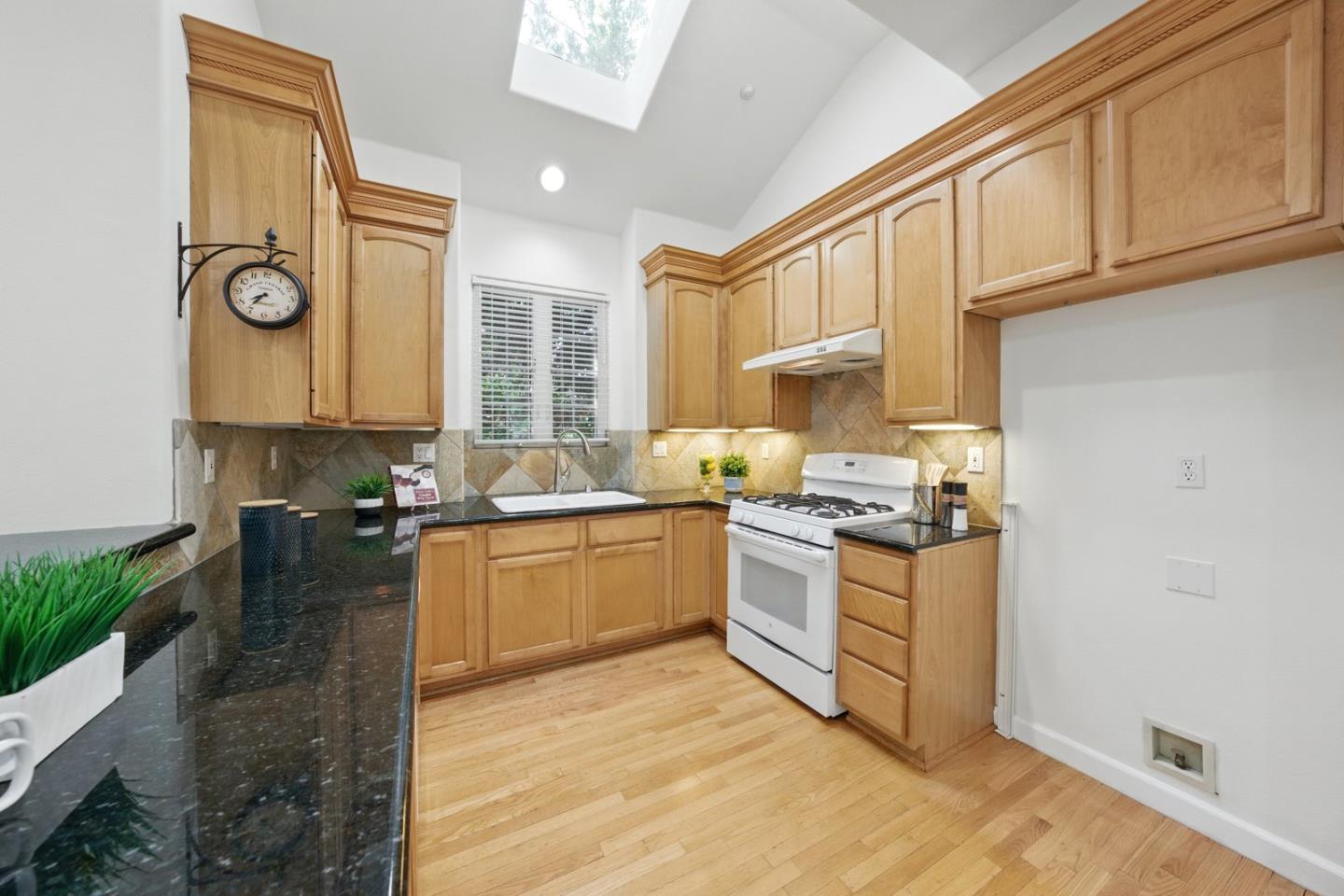 Detail Gallery Image 9 of 30 For 1729 Bucknall Rd, Campbell,  CA 95008 - 4 Beds | 2/1 Baths