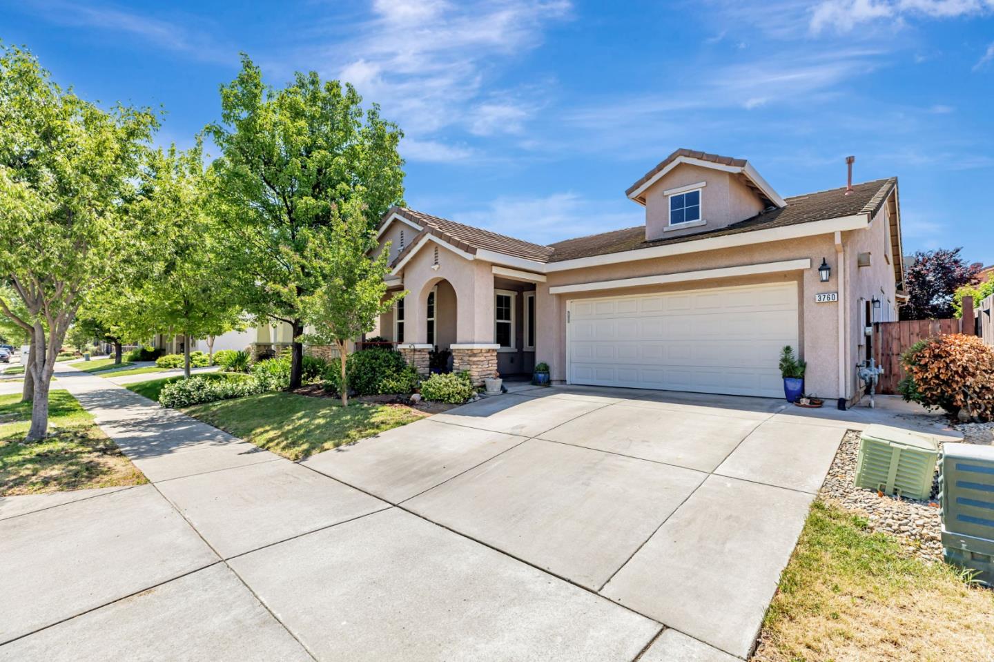 Detail Gallery Image 2 of 36 For 3760 Mirtoon Sea Ave, Sacramento,  CA 95834 - 4 Beds | 3 Baths