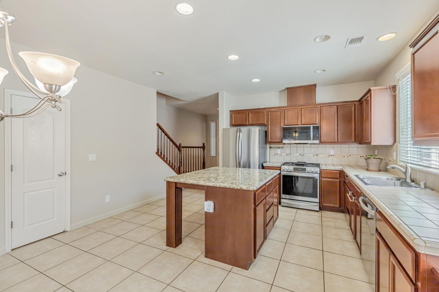 Detail Gallery Image 8 of 36 For 3760 Mirtoon Sea Ave, Sacramento,  CA 95834 - 4 Beds | 3 Baths