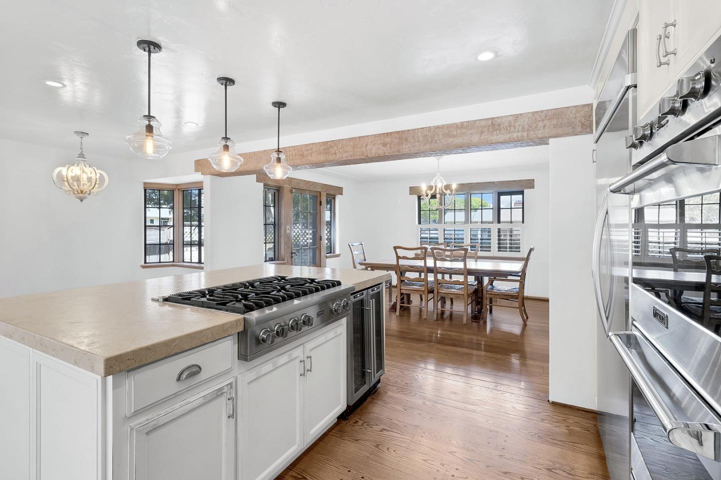 Detail Gallery Image 12 of 58 For 8 Los Laureles Ave, Salinas,  CA 93901 - 7 Beds | 5/1 Baths