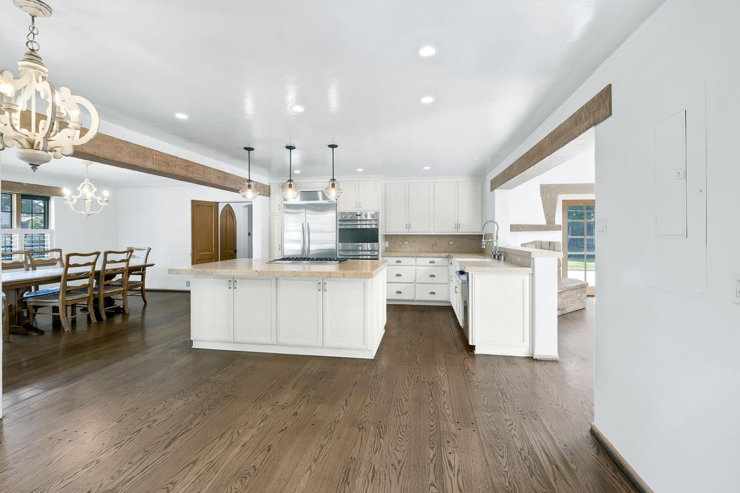Detail Gallery Image 13 of 58 For 8 Los Laureles Ave, Salinas,  CA 93901 - 7 Beds | 5/1 Baths