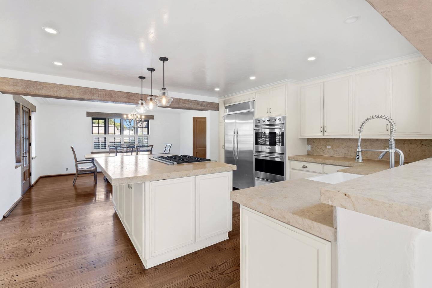 Detail Gallery Image 14 of 58 For 8 Los Laureles Ave, Salinas,  CA 93901 - 7 Beds | 5/1 Baths