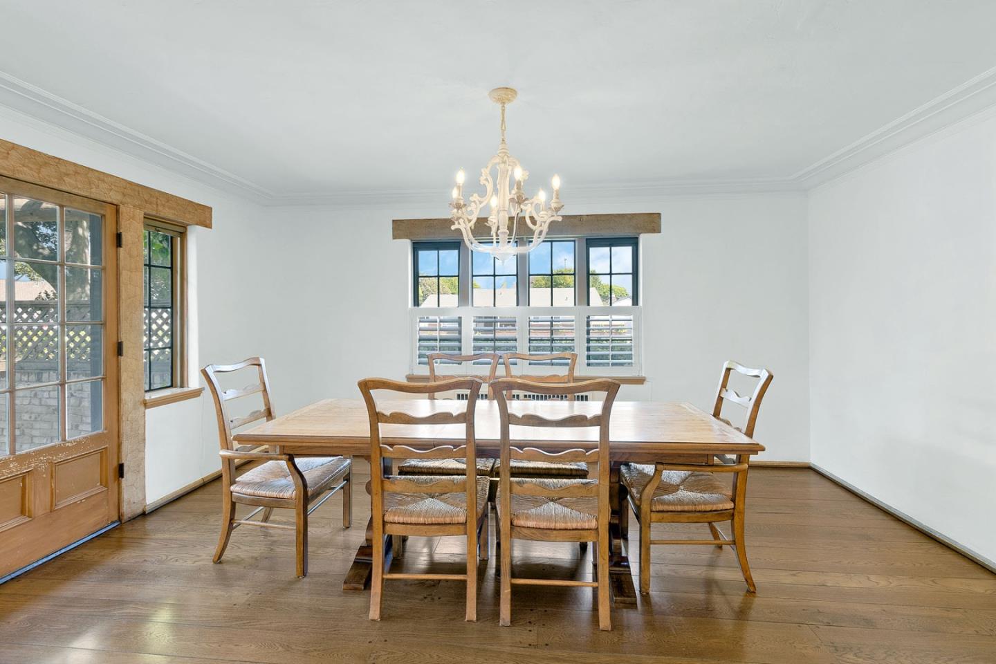 Detail Gallery Image 15 of 58 For 8 Los Laureles Ave, Salinas,  CA 93901 - 7 Beds | 5/1 Baths