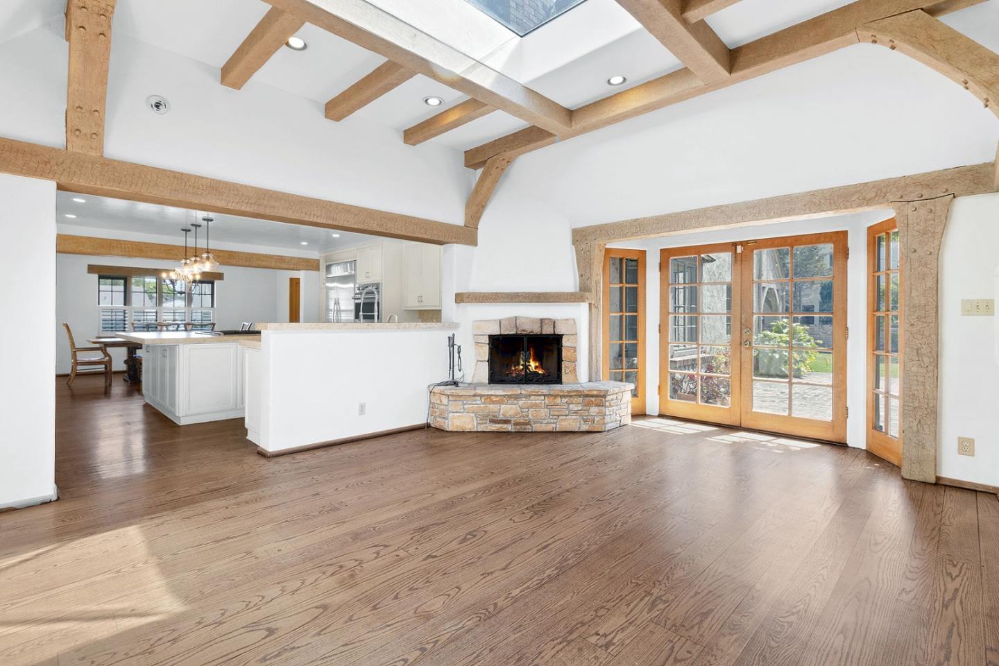 Detail Gallery Image 17 of 58 For 8 Los Laureles Ave, Salinas,  CA 93901 - 7 Beds | 5/1 Baths