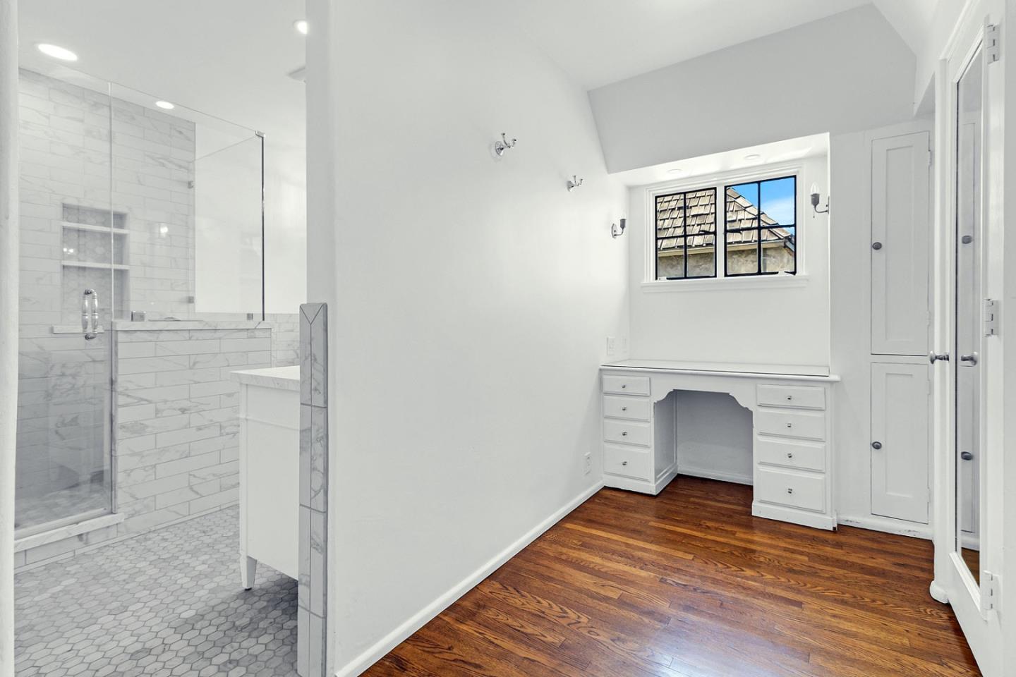 Detail Gallery Image 18 of 58 For 8 Los Laureles Ave, Salinas,  CA 93901 - 7 Beds | 5/1 Baths