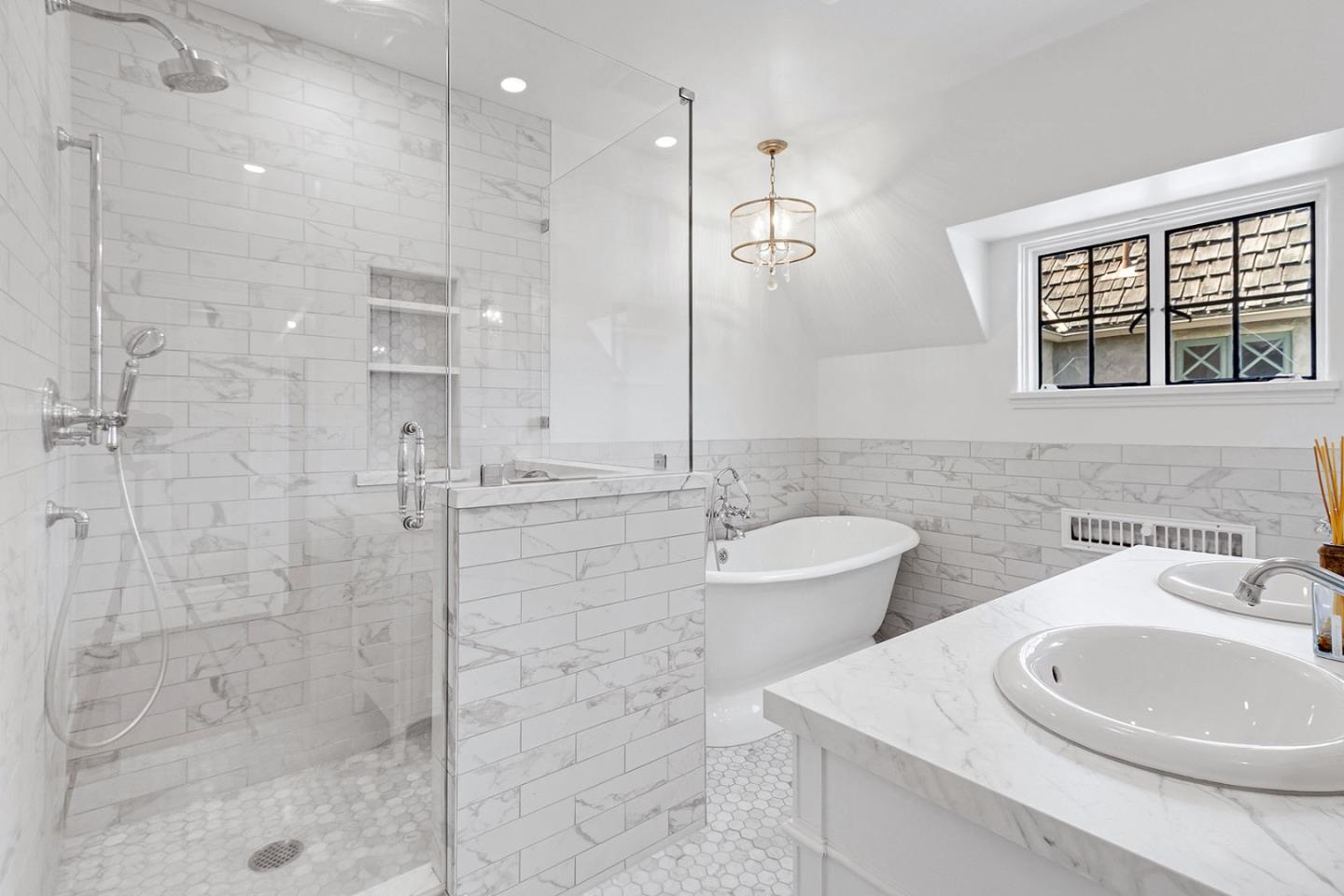 Detail Gallery Image 20 of 58 For 8 Los Laureles Ave, Salinas,  CA 93901 - 7 Beds | 5/1 Baths