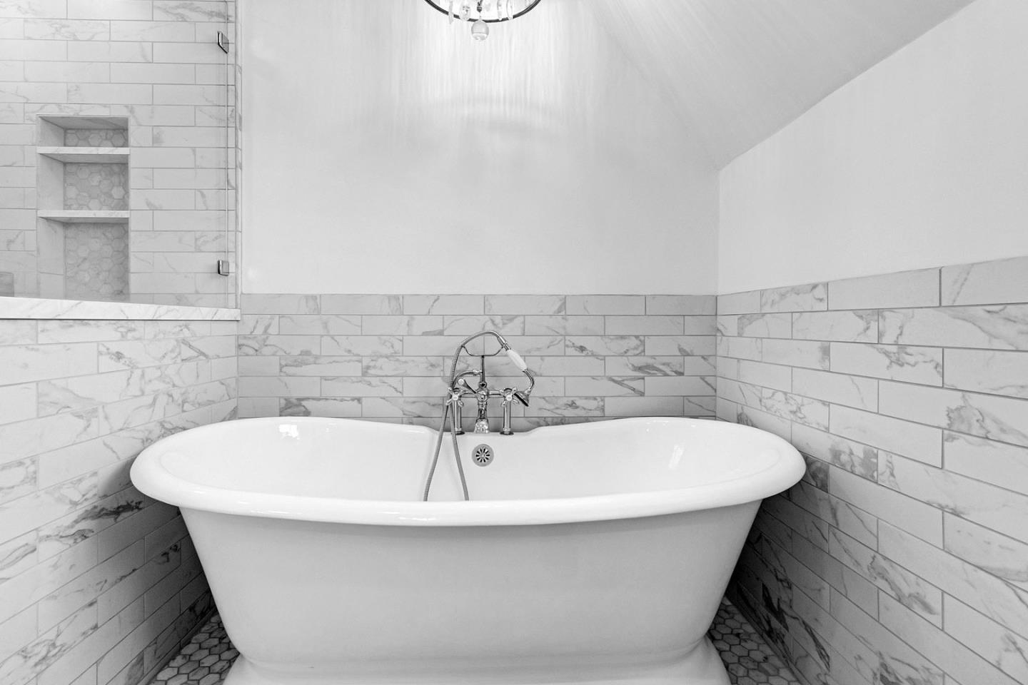 Detail Gallery Image 21 of 58 For 8 Los Laureles Ave, Salinas,  CA 93901 - 7 Beds | 5/1 Baths