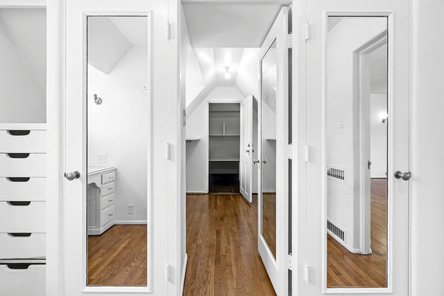 Detail Gallery Image 22 of 58 For 8 Los Laureles Ave, Salinas,  CA 93901 - 7 Beds | 5/1 Baths
