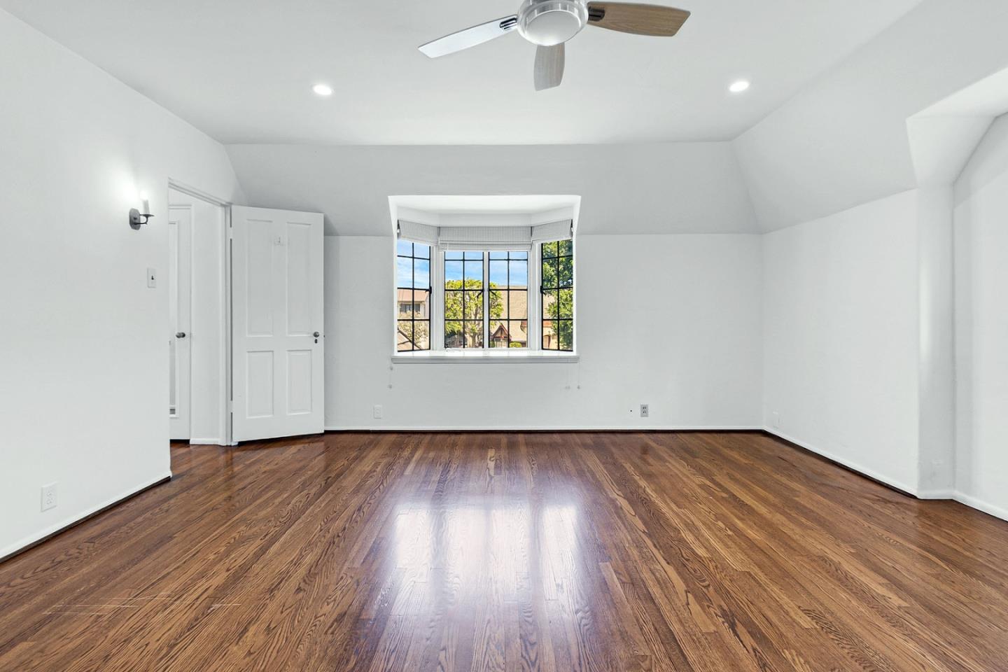 Detail Gallery Image 24 of 58 For 8 Los Laureles Ave, Salinas,  CA 93901 - 7 Beds | 5/1 Baths