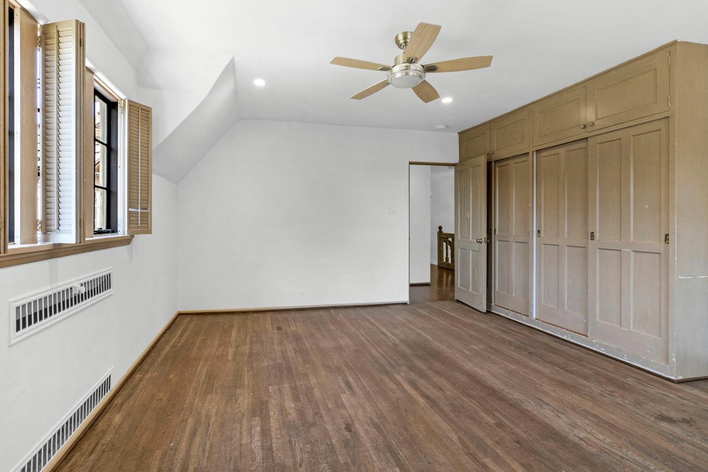 Detail Gallery Image 25 of 58 For 8 Los Laureles Ave, Salinas,  CA 93901 - 7 Beds | 5/1 Baths
