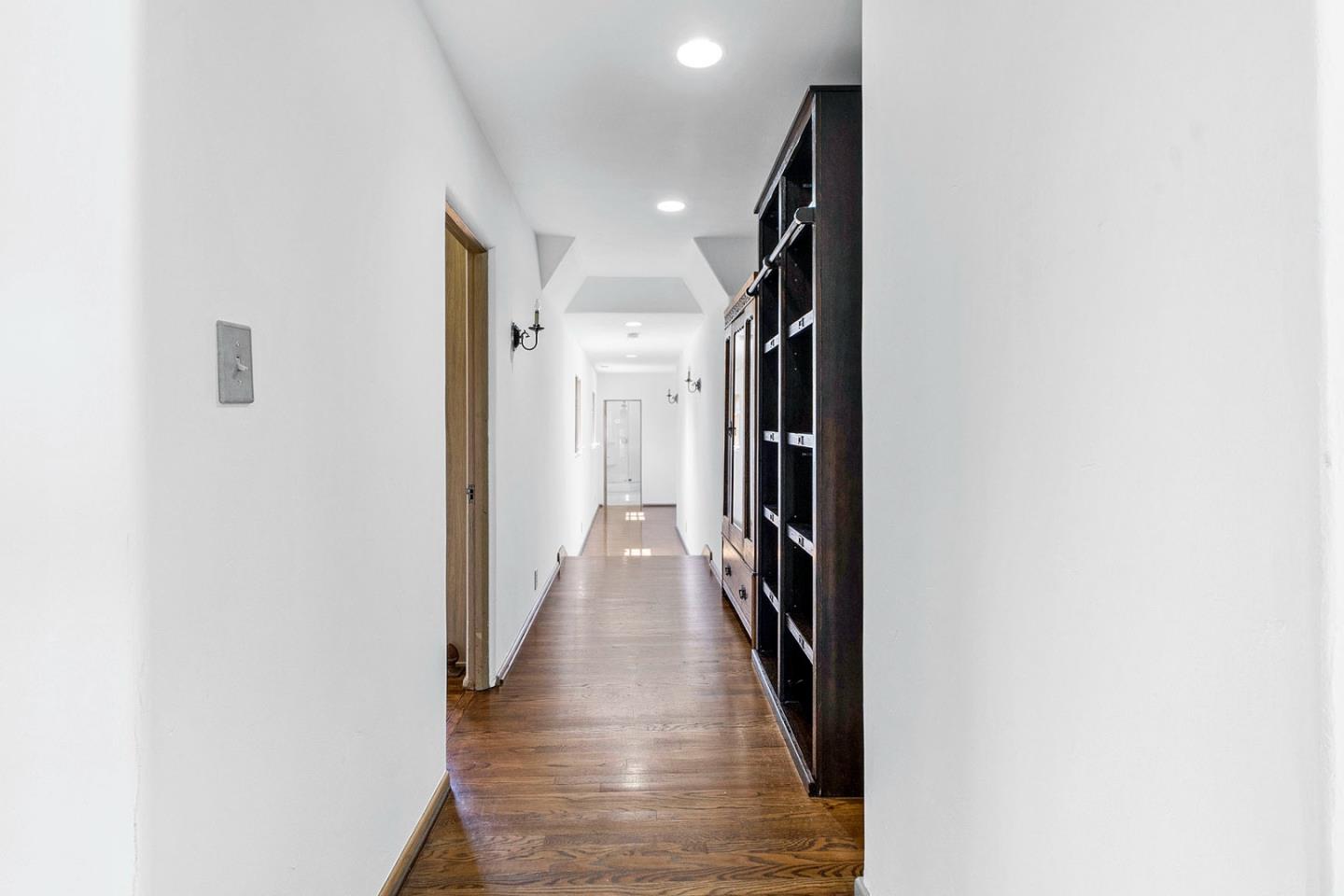 Detail Gallery Image 28 of 58 For 8 Los Laureles Ave, Salinas,  CA 93901 - 7 Beds | 5/1 Baths