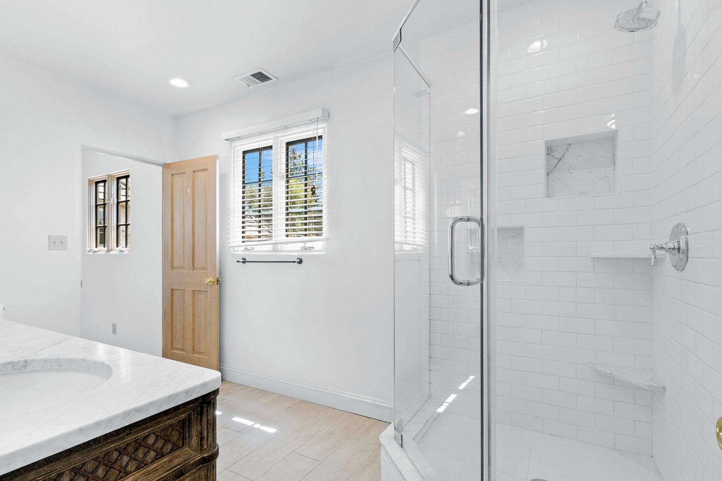 Detail Gallery Image 31 of 58 For 8 Los Laureles Ave, Salinas,  CA 93901 - 7 Beds | 5/1 Baths