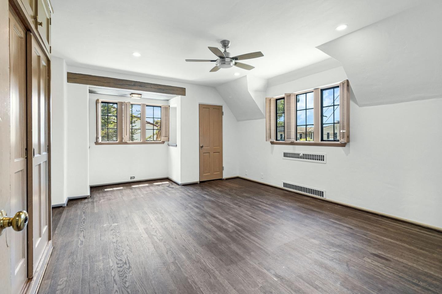 Detail Gallery Image 35 of 58 For 8 Los Laureles Ave, Salinas,  CA 93901 - 7 Beds | 5/1 Baths