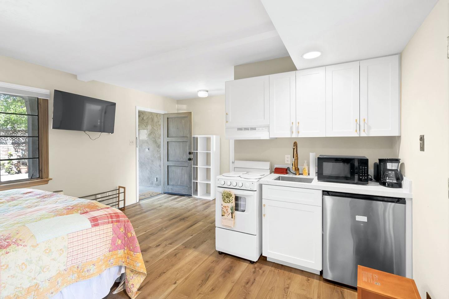 Detail Gallery Image 38 of 58 For 8 Los Laureles Ave, Salinas,  CA 93901 - 7 Beds | 5/1 Baths
