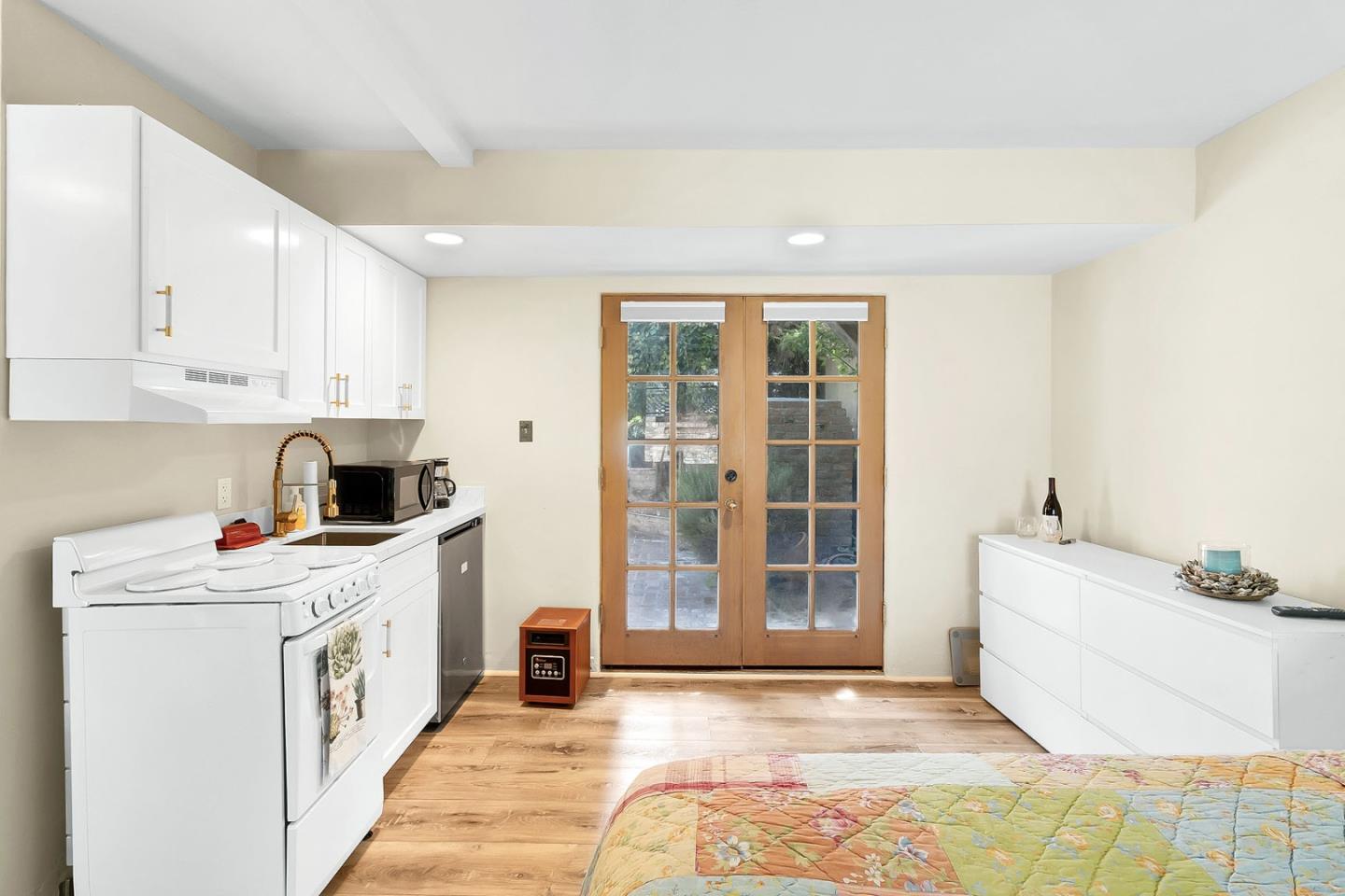 Detail Gallery Image 40 of 58 For 8 Los Laureles Ave, Salinas,  CA 93901 - 7 Beds | 5/1 Baths